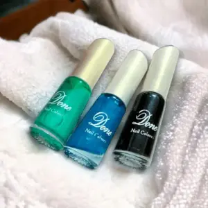 1000089975 Set Of 3 Glossy Touch Done Nail Paint