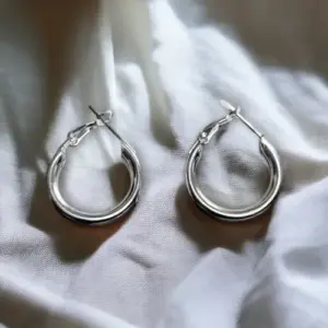 Everyday Minimal Hoop Earrings