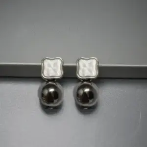 Pearl Glint Dual-Tone Stud Earrings