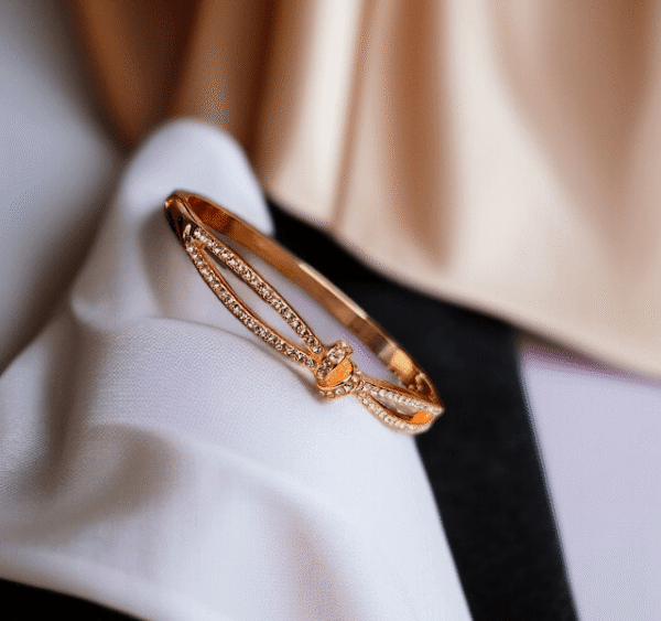 The Eternal Knot Anti-Tarnish Bracelet
