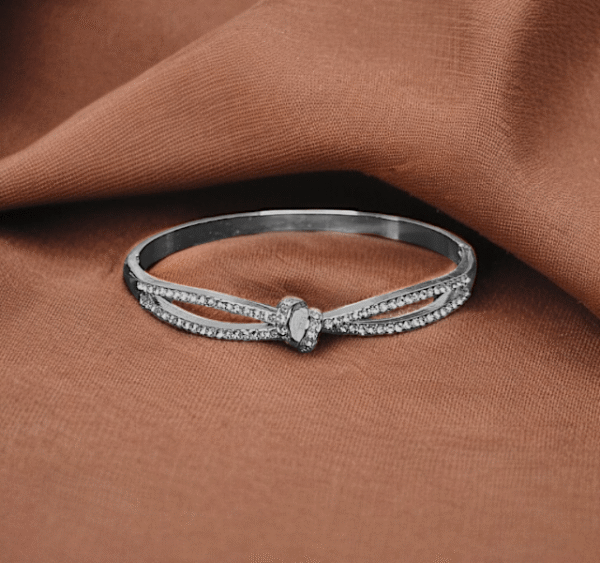 The Eternal Knot Anti-Tarnish Bracelet